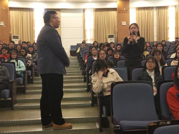 同学向李伟聪老师提出关于对教师面试的疑问