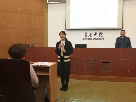 同学踊跃参与教师招聘面试模拟课堂