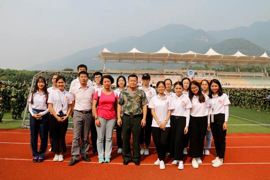 4学院领导与带班党员合影